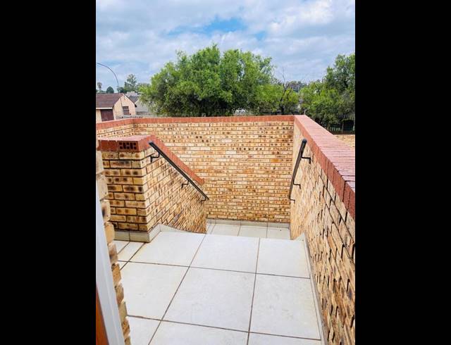 2 BEDROOM APARTMENT FOR SALE IN BRENTWOOD PARK AH